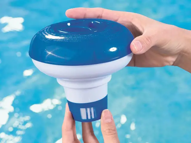 Oblíbený BESTWAY 58210 plovák na tablety o velikosti 2,5cm